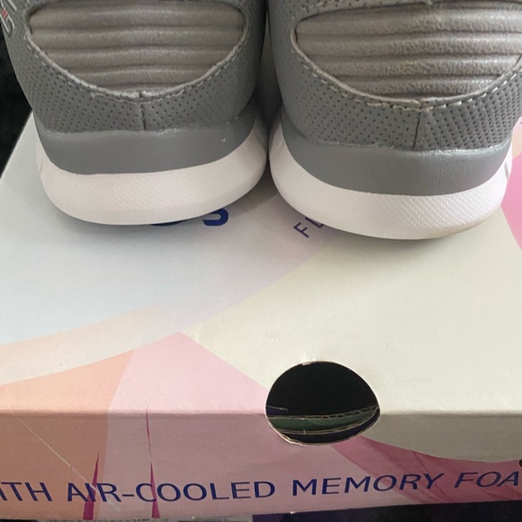 Sneakers - Picture 3 of 5